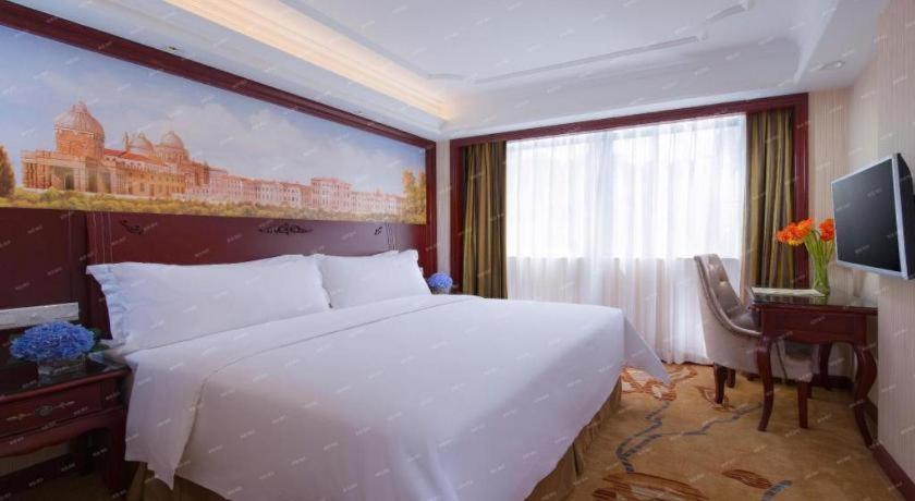 Vienna Hotel - Shenzhen Dongmen Hubei Metro Station Екстер'єр фото